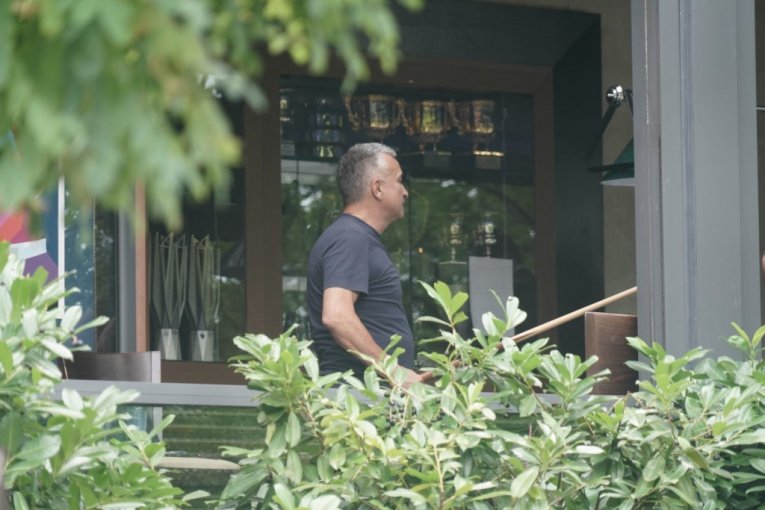 Srđan Đoković igra bilijar