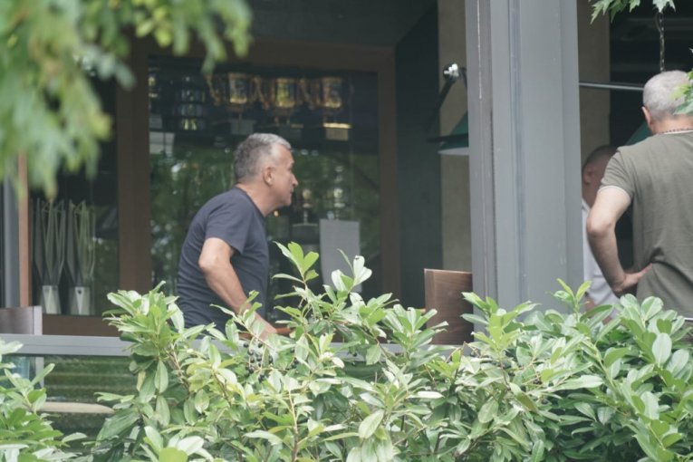 Srđan Đoković igra bilijar