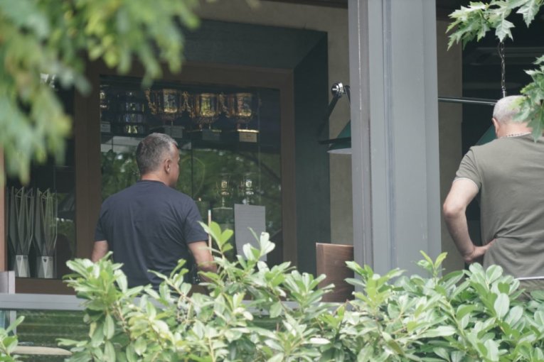 Srđan Đoković igra bilijar