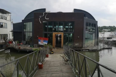 OŠTEĆEN BEOGRADSKI SPLAV! Ovako danas izgleda Gabbiano - ronioci su na terenu (FOTO/VIDEO)