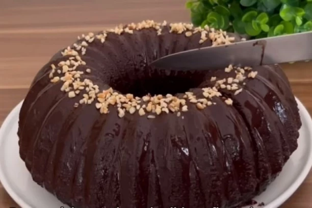 NAPRAVITE KUGLOF PO ORIGINALNOM RECEPTU: Neverovatno SOČAN i ukusan sa dodatkom čokolade!