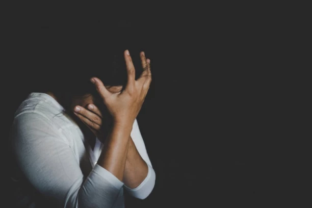 UŽAS U VALJEVU: Muž pretukao suprugu, nesrećna žena zadržana u bolnici!