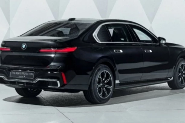 BMW PREDSTAVIO PRVI BLINDIRANI ELEKTRIČNI MODEL: Ove rezultate na testiranju NIKO NIJE OČEKIVAO