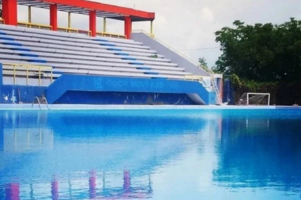 ŠKOLA PLIVANJA U VELIKOJ PLANI SVE POPULARNIJA! Deca masovno JURE na bazene!