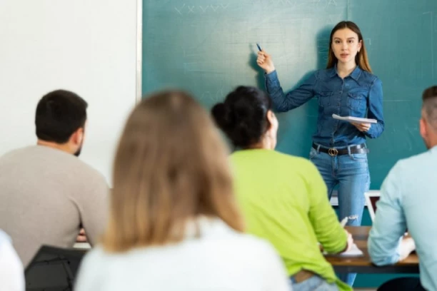 SRPSKO TRŽIŠTE RADA VAPI ZA OVIM KADROVIMA: Nećete verovati ko je na vrhu liste  - Neki od njih godinama sede na birou!
