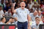 "SVI ZA JEDNOG, JEDAN ZA SVI" I PECANJE RIBE U PIROTU: Svetislav Pešić briljira na Mundobasketu