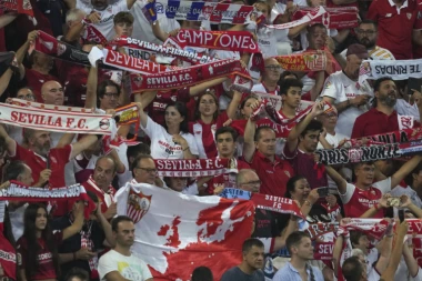 OPET NEMIRI U ATINI! Uhapšen NAVIJAČ pred početak Superkupa! Policija je OVO pronašla kod njega!