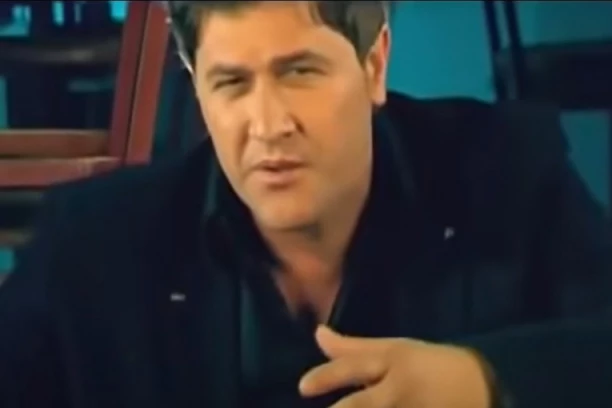 PEVAČ SE OGLASIO IZ BOLNICE: Hospitalizovan nakon SRČANOG UDARA, evo u kakvom stanju se nalazi!