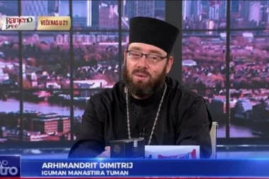 "VIDEO SAM KAKO DVOJE LjUDI POMERA NEPOKRETNE RUKE" Iguman manastira Tumanе o ČUDIMA koja sе vеzuju za ovu svеtinju!