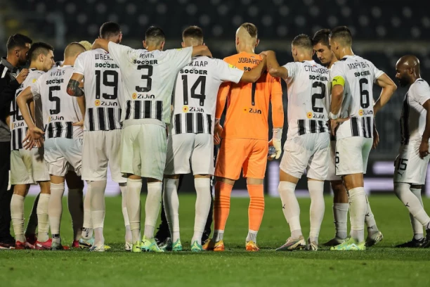 NOVA BRUKA PARTIZANA : BRIDE OBRAZI od pokera