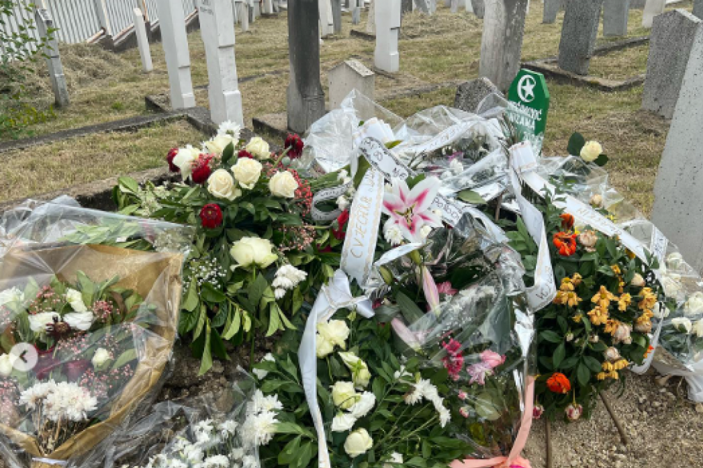 Hana posetila grob nastradale Nizame