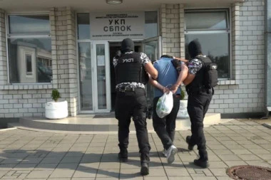SAMO KEŠ I LUKSUZ NA SVE STRANE! ZLOGLASNA MAFIJA DOLIJALA POLICIJI! Oduzeta vozila visoke klase, luksuzni kamperi i novac - evo čime su se SVE BAVILI! (FOTO/VIDEO)