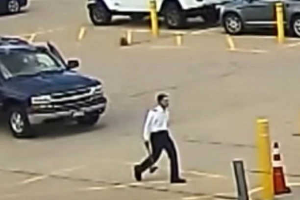 PAO MU MRAK NA OČI: Pilot vitlao sekirom na aerodromu, a onda se okrenuo ka kolegama i HAOS JE BIO NEIZBEŽAN!