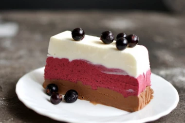 GRČKA SLADOLED TORTA: Ledena poslastica za koju vam je potrebno oko 10 minuta