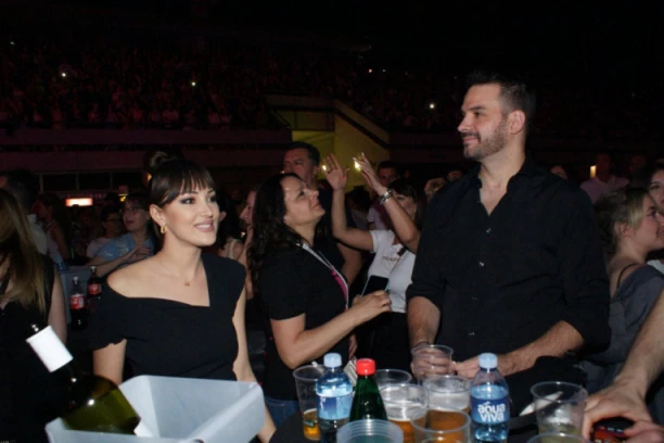 GOSTI OSTALI U ŠOKU, ŽIVOJINOVIĆI ZARATILI USRED KAFIĆA: Prija i Filip u svađi zbog cigara!