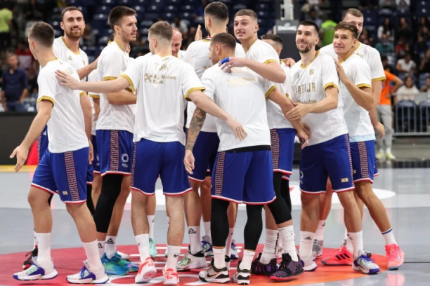REPREZENTATIVCI SLOŽNI PRED MUNDOBASKET: "Zadovoljni smo, puni entuzijazma idemo u Manilu!"
