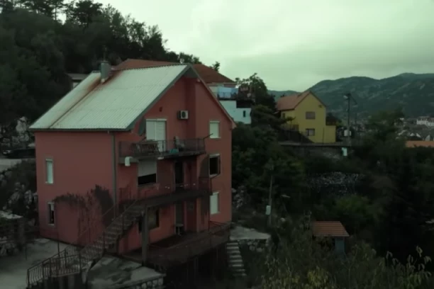 SRUŠENA KUĆA UBICE SA CETINJA: Familija dala dozvolu da se objekat poruši!