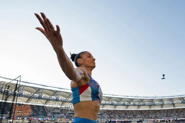 KAO MALA PRAĆKICA: Ivanina majka otkrila da čak ni TO nije poremetilo Vuletu da pokori planetu!