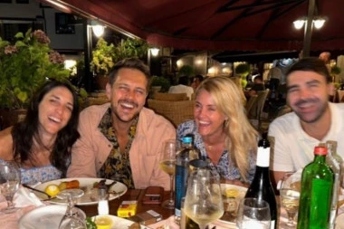 PRAVA LETNJA GLUMAČKA AVANTURA: Biković i Radonjić uživaju sa Jelisavetom i Tamarom, a OVAJ detalj je sve nasmejao!