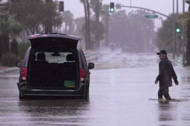 ZEMLJOTRES PA OLUJA POGODILI KALIFORNIJU! Proglašeno vanredno stanje!