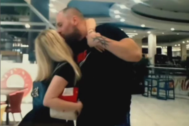 ZVEZDANOVA ĆERKA OTVORILA PORODIČNI ALBUM, PA POKAZALA KAKAV JOJ JE OTAC BIO! Slavnić iznenađen ovim gestom!