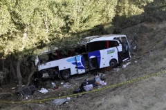 HOROR NA AUTO-PUTU! Prevrnuo se autobus, povređeno 40 ljudi!