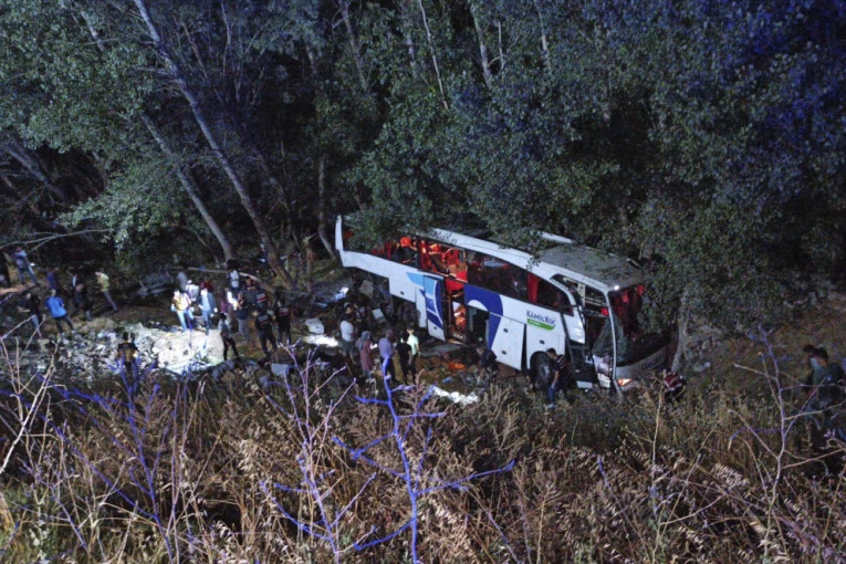 TEŠKA SAOBRAĆAJNA NESREĆA, IMA MRTVIH! Autobusu koji je prevozio STUDENTE otkazale KOČNICE!