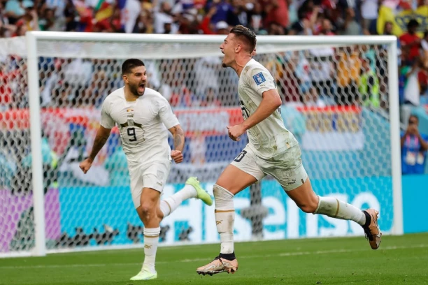 ARAPI VINULI MITROVIĆ I SERGEJA U NEBO - BUKVALNO: Neverovatna scena u Saudijskoj Arabiji