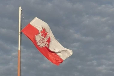 I NAJVEĆI MOGU DA IM POZAVIDE: Zavirili smo u svlačionicu Crvene zvezde - ovo zaista izgleda FANTASTIČNO! (FOTO GALERIJA)