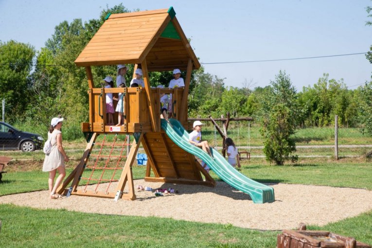 NIS kompanija pomaže obnovu škola