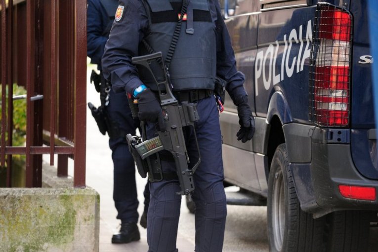 OVAKO JE PAO SRPSKI NARKO KARTEL U ŠPANIJI: Policija razvalila vrata hostela pa pronašla drogu! (VIDEO)