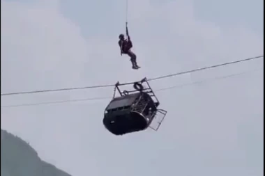 KRAJ AGONIJE! Izvučena sva deca iz žičare u Pakistanu! CEO DAN VISILI IZNAD PROVALIJE! (VIDEO)