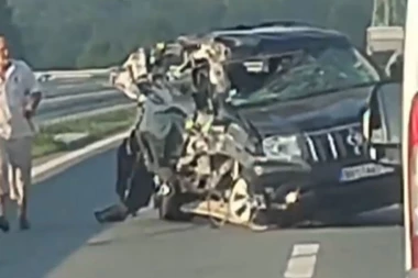 UŽASNA SAOBRAĆAJNA NESREĆA KOD OBRENOVCA: Sudarili se kamion i džip! (FOTO+VIDEO)