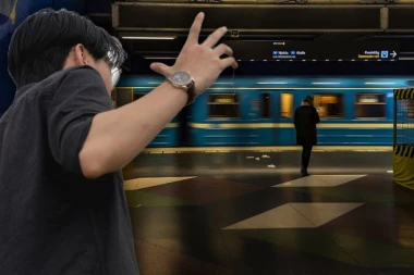 NAVATAO STUDENTA KOD ŽELEZNIČKE STANICE PA GA SILOVAO! Momak se pijan vraćao sa žurke, a manijak skočio na njega - nakon monstruoznog izivljavanja napadač URADIO OVO!