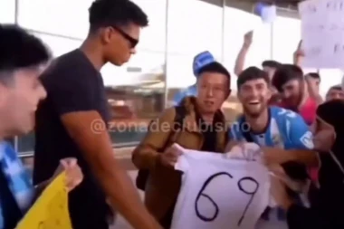 NAVIJAČI MALAGE TERAJU ŠEGU: Nasumično presreću ljude na aerodromu, kliču im kao velikim pojačanjima