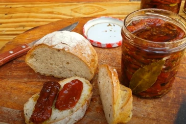 U PRODAVNICI JE PRESKUP, A DOMAĆI MNOGO POVOLJNIJI: Sušeni paradajz je najbolji dodatak jelima