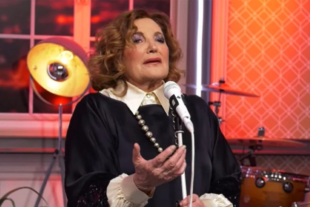 TEREZA KESOVIJA PRIMLJENA U BOLNICU: Hitnu pomoć pozvale komšije, evo u kakvom je stanju slavna pevačica!