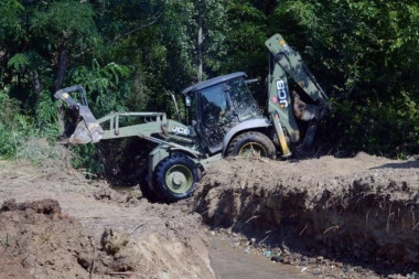 INŽINJERCI ZASUKALI RUKAVE Vojska pomaže u uređenju korita reke Jošanice