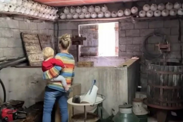 KUPILI SU ZAPUŠTENU KUĆI I PRETVORILI U PRAVU OAZU: Sve su sami svojim rukama uradili, ljudi su ODUŠEVLJENI (FOTO)