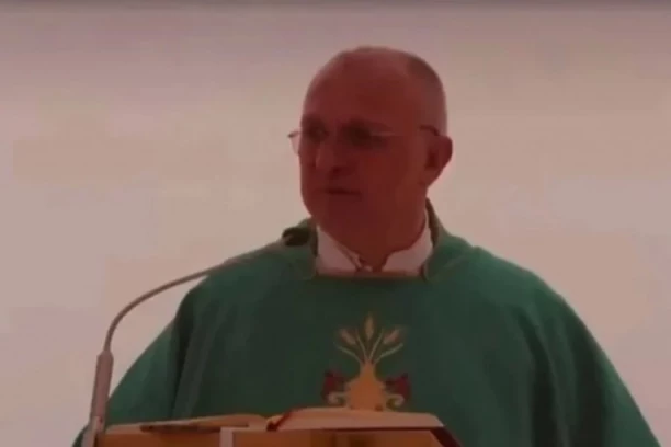 SKANDALOZAN GOVOR SVEŠTENIKA U BOSNI! Ako migranti hoće HRANU moraju da se odreknu SVOJE VERE