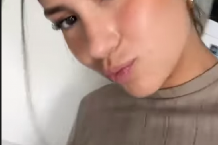 Vojaž pokazao devojku