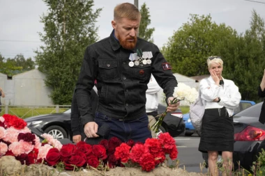 DA LI SE SPREMA KRVNA OSVETA VAGNEROVACA?! Sablastan detalj na improvizovanom grobu Prigožina - prizor da SE ZALEDIŠ! (FOTO)