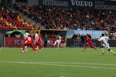 PUKLA PETARDA U DANSKOJ: Partizan PONIŽEN do koske! Bruka i sramota crno-belih!