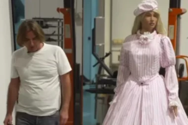 MITROVIĆ ĆE KONTROLISATI VREME U ELITI! Vlasnik Pinka vraća i humanoidnog robota Leposavu - ovo je njeno novo ruho! (VIDEO)