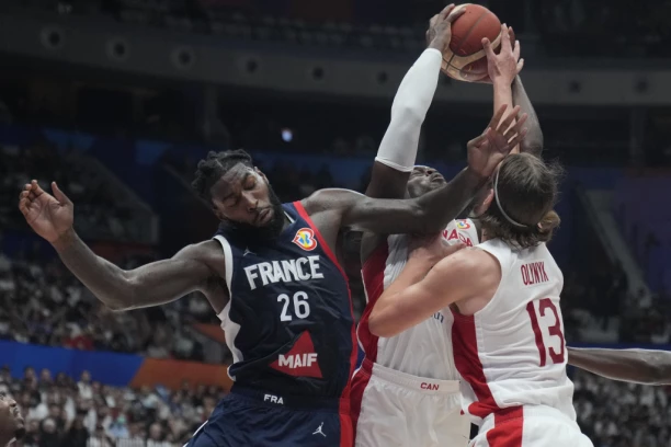 KANADA RAZVALILA FRANCUSKU: "Trikolori" PONIŽENI do koske na startu Mundobasketa!
