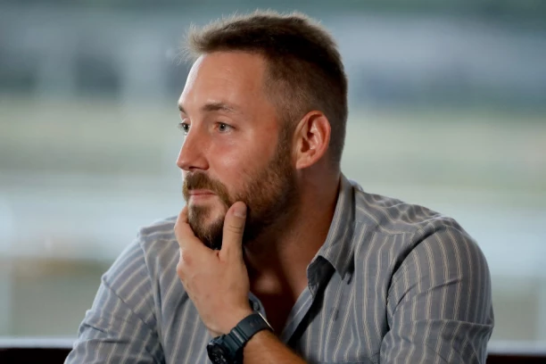 STRUGAR PUŠTEN NA KUĆNO LEČENJE: Hitno operisao slepo crevo, evo kakvo je stanje poznatog glumca