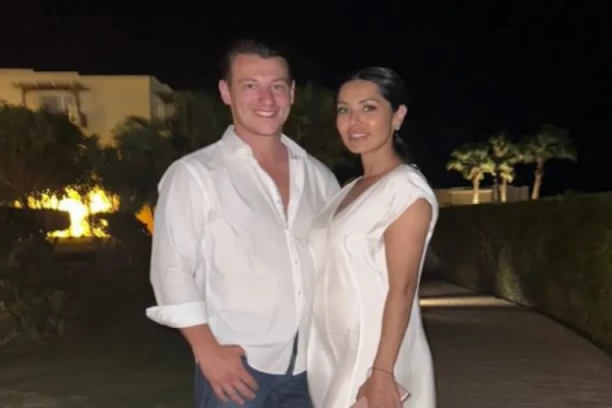 ZABRANJENA LJUBAV TANJE SAVIĆ! Isplivala istina o vezi sa zgodnim PILOTOM, majka joj branila vezu sa Muhamedom jer je DRUGE VERE