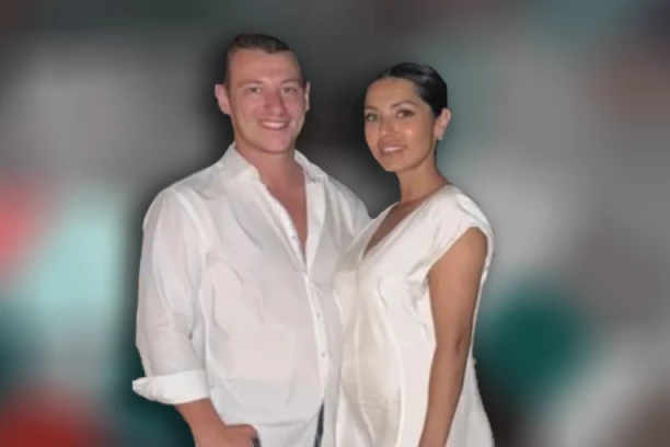 GOLIŠAVE FOTKE NOVOG DEČKA TANJE SAVIĆ: Pevačica sa pilota ne skida ruke, a da mu tek vidite TELO!