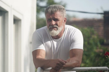 TRAGIČNA PRIČA NOVOG UČESNIKA "ELITE" LEDI KRV U ŽILAMA: Žena je stavila dete da spava, posle pet minuta je UMRLO