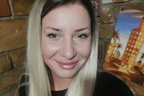 IVU (27) MLADIĆ VIDEO KAKO ŠETA SREDINOM ULICE? Svi traže Novosađanku, sestra otkriva nove detalje: Policija pregleda snimke sa sigurnosnih kamera, a ronioci pretražuju Dunav!